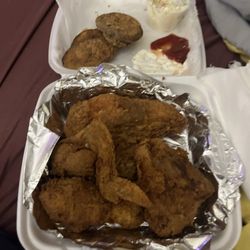 Italian Garden Goodyear Heights - 4 piece Crispy Chicken with coleslaw and jojos