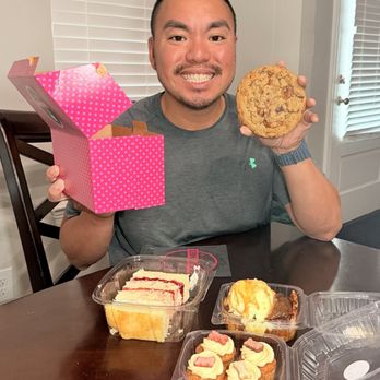 Smallcakes Baton Rouge - Follow @tonylameats - Cupcakes Near Me - Baton Rouge, Louisiana Smallcakes Baton Rouge - Follow @tonylameats - Cupcakes Near Me - Baton Rouge, Louisiana