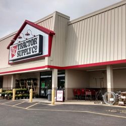 Tractor Supply - The entrance to Tractor Supply