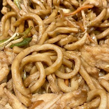 Kung Fu Noodle - Chicken Lo Mein.  Not very flavorful and big fat noodles (my husband likes a smaller noodle ) - Szechuan Near Me - Tucson, Arizona
