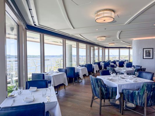 Jula's on the Potomac by null