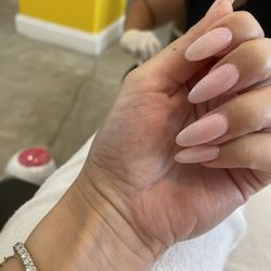 Anaïs Nails & Spa - Gel overlay nails