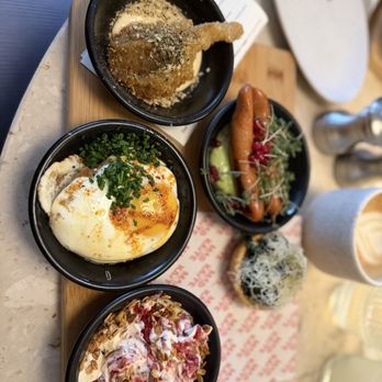 Mad & Kaffe - Quiche, sausage, oyster mushroom, yogurt bowl, fried eggs - Breakfast & Brunch Near Me - Copenhagen, 84 Mad & Kaffe - Quiche, sausage, oyster mushroom, yogurt bowl, fried eggs - Breakfast & Brunch Near Me - Copenhagen, 84