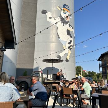 Farmer in the Dells - Live music at 6:00. - Restaurants Near Me - Wisconsin Dells, Wisconsin Farmer in the Dells - Live music at 6:00. - Restaurants Near Me - Wisconsin Dells, Wisconsin
