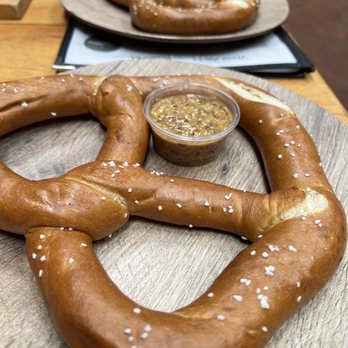 Mount Shasta Brewing - Pretzel's - Brewpubs Near Me - Weed, California
