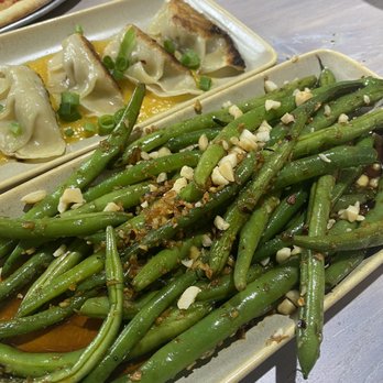Moku Kitchen - Green beans w/ Mac nuts - Cocktail Bars Near Me - Honolulu, Hawaii