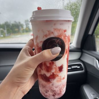 Sweet Room - Strawberry Milk Tea - Desserts Near Me - Cary, North Carolina Sweet Room - Strawberry Milk Tea - Desserts Near Me - Cary, North Carolina