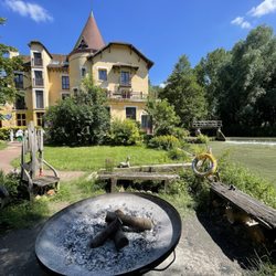 Le Moulin Jaune