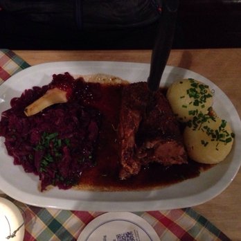 Der Andechser im Schex - Viertel Ente mit Klößen und Rotkraut - Bavarian Near Me - Altötting, BY