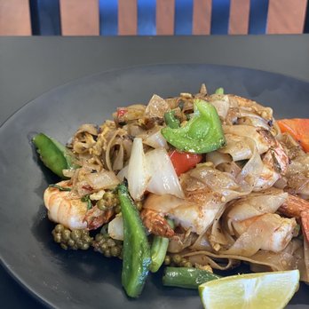 Mee Kiin Thai Kitchen - Pad kee mow - Thai Near Me - Bradford, Ontario Mee Kiin Thai Kitchen - Pad kee mow - Thai Near Me - Bradford, Ontario