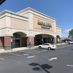 Barnes & Noble - Storefront