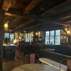 Halo Pub - Interior