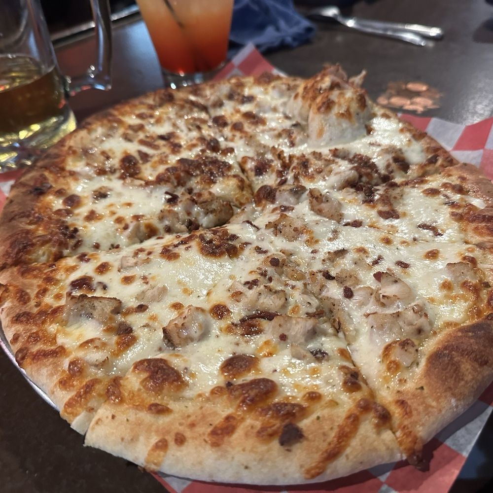 Chicken bacon ranch pizza