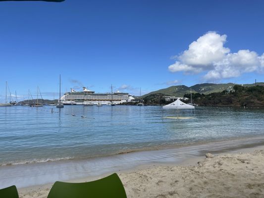 Dinghy's Beach Bar & Grill by null