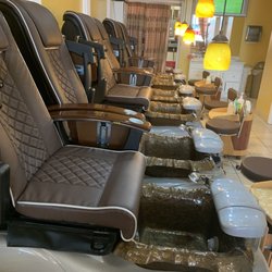 Hollywood Nails - Our new and beautiful pedicure chairs!