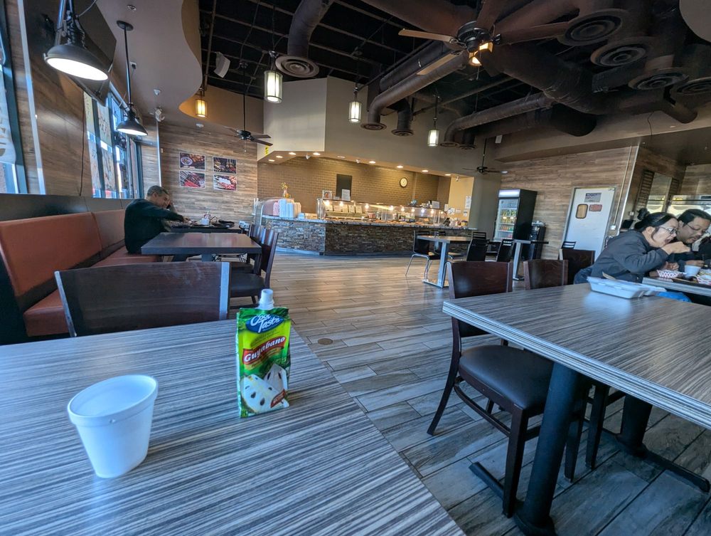 Toto’s Grill - Photo 2