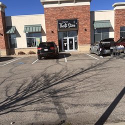 Agrace Thrift Store - Madison East - Store enterance