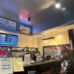 Pallet Bar & Grill - Bar area