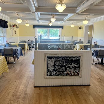 Sweet Mama's - Inside seating - Breakfast & Brunch Near Me - Northport, New York Sweet Mama's - Inside seating - Breakfast & Brunch Near Me - Northport, New York