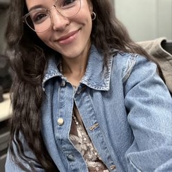 Diverse Roots Salon - Jessica brought me back to my natural hair color. My hair is long and healthy after working with Jessica at diverse roots salon since 2021.