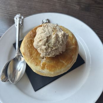 Bella Vino Wine Bar & Tapas - Seasonal Cobbler - Peach Cobbler - Wine Bars Near Me - St. Charles, Missouri