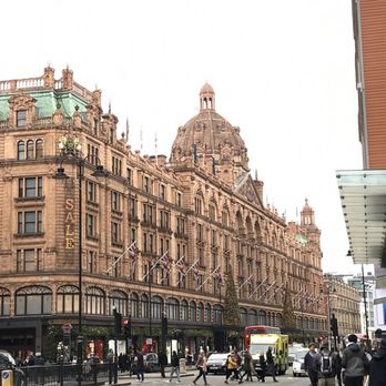 Harrods - Outside of Harrod's - Department Stores Near Me - London, XGL
