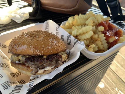 Burger & Beyond by null