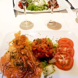 La Tramontana - Tartare de saumon au couteau et Burratina Di Bufala.