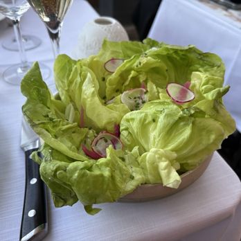Café de l'Homme - Very lovely hearts of romaine salad with lemon vinaigrette dressing. - French Near Me - Paris, 75 Café de l'Homme - Very lovely hearts of romaine salad with lemon vinaigrette dressing. - French Near Me - Paris, 75