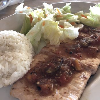 La Perla - Seafood Near Me - Zihuatanejo, GRO La Perla - Seafood Near Me - Zihuatanejo, GRO