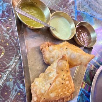 Cafe Maharani - Vegetarian Samosa - Indian Near Me - Honolulu, Hawaii
