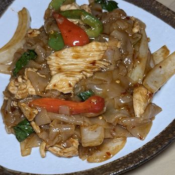 La Miette La Mai - Drunken Noodles with Chicken - Thai Near Me - Northborough, Massachusetts
