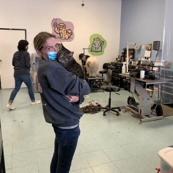 Wags To Whiskers - Big hug. - Pet Groomers Near Me - Long Beach, California Wags To Whiskers - Big hug. - Pet Groomers Near Me - Long Beach, California