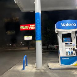 Valero - Gassing up, with five dogs    in tow, at Valero!