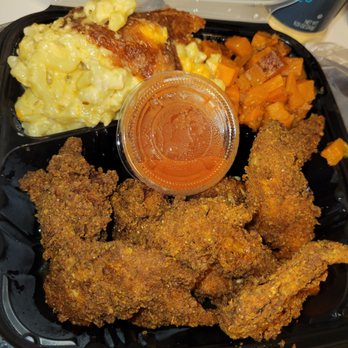 Khalanis Kitchen - Chicken wings w mac n cheese n yams - Soul Food Near Me Khalanis Kitchen - Chicken wings w mac n cheese n yams - Soul Food Near Me