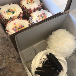 Creations by Sabrina - 4 Birthday Cupcakes, Oreo Cupcake, Vanilla Coconut Creme