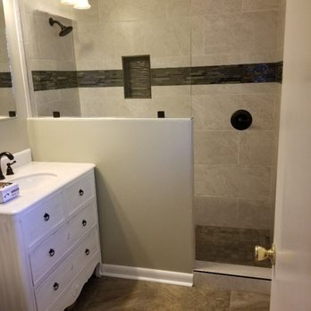 Shane Trusty Construction & Remodeling - a bathroom with a walk in shower - General Contractors Near Me - Mabelvale, Arkansas Shane Trusty Construction & Remodeling - a bathroom with a walk in shower - General Contractors Near Me - Mabelvale, Arkansas