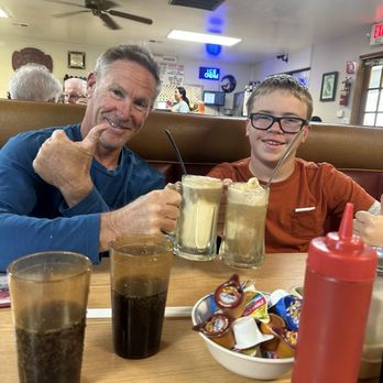 Mountain Quail Cafe - Root beer floats, yay! - American Near Me - Quartzsite, Arizona