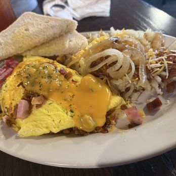 The Rodeside Grill - Heart attack omelette with hashbrowns - American Near Me - Windsor, Wisconsin The Rodeside Grill - Heart attack omelette with hashbrowns - American Near Me - Windsor, Wisconsin