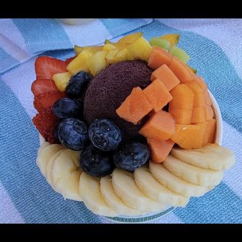 Maui Fruit Ninja - Açaí sorbet fruit bowl - Acai Bowls Near Me - Lahaina, Hawaii
