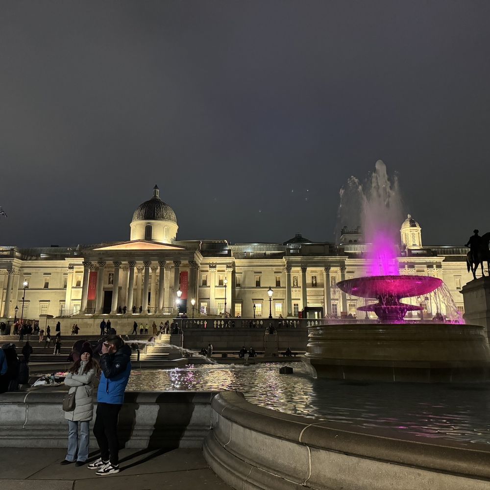Trafalgar Square - Landmarks & Historical Buildings Near Me - London, XGL