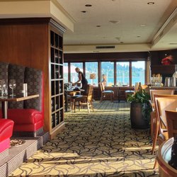 Lighthouse Bar & Grill