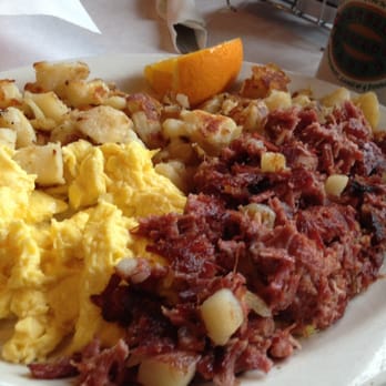 Dancing Tomato Caffé - Corned beef and hash meal - Italian Near Me - Yuba City, California Dancing Tomato Caffé - Corned beef and hash meal - Italian Near Me - Yuba City, California