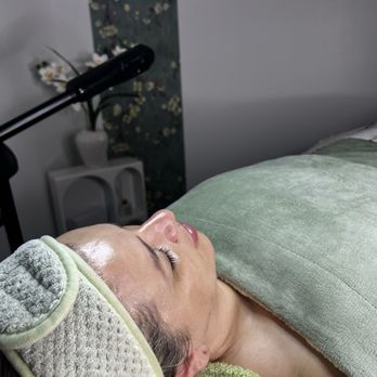 S Touch - Professional facial treatment in progress, showing a client receiving a relaxing skincare treatment in a calm spa setting. - Skin Care Near Me - Orlando, Florida S Touch - Professional facial treatment in progress, showing a client receiving a relaxing skincare treatment in a calm spa setting. - Skin Care Near Me - Orlando, Florida