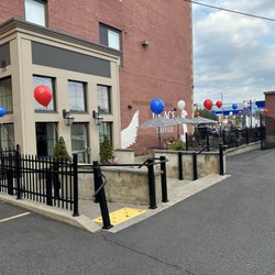 Bailey’s - Off street parking. Side patio.