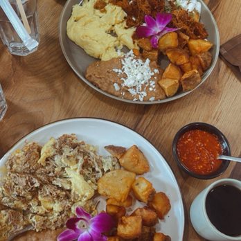 Coleta Brunch - Café de olla, Machaca plate & chilaquiles con chilorio con salsa que si pica. Muy rico todo. - Mexican Near Me - National City, California