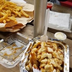 Buffet Bardy Casse-Croute - Poutine & fries!