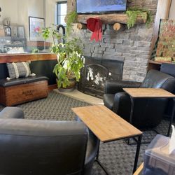 Coffee Lodge & Bakery - Cozy seating