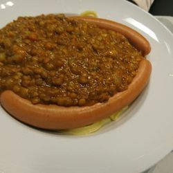 Restaurant im Hangar 10 - Linsen mit Spätzle und Wienerle
