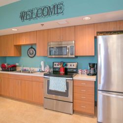 The Healthcare Resort of Topeka - DINING SERVICES Bistro-café for coffee, snacks and other grab-and-go items Restaurant-style dining Al-fresco outdoor dining A pub for pre-di